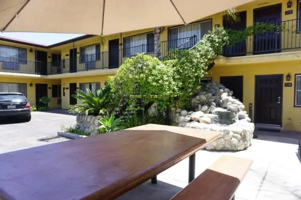 Casa Bella Inn Downtown LA 7